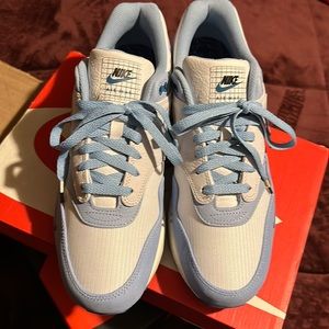 Nike air max one new in the box blue print amazing color and style